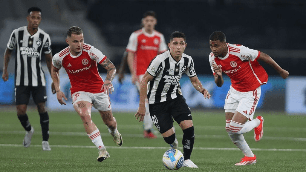 Inter e Botafogo jogam neste sábado pelo Brasileirão
