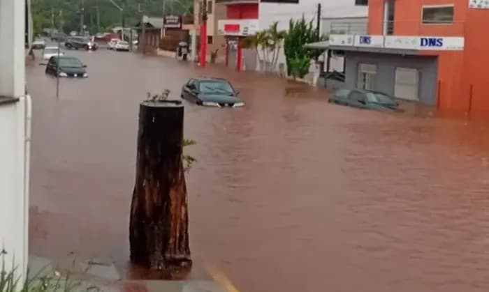 FW registra 100 mm de chuva em apenas 40 minutos 
