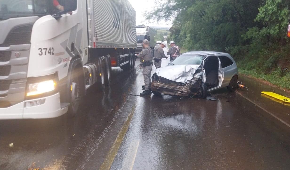 Colisão frontal deixa três pessoas feridas entre Barra Funda e Sarandi