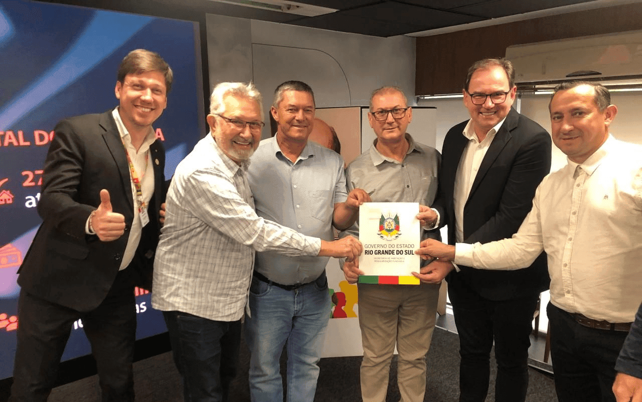 Comitiva de Cerro Grande cumpre agenda em Porto Alegre e firma convênio pelo Mais Água RS