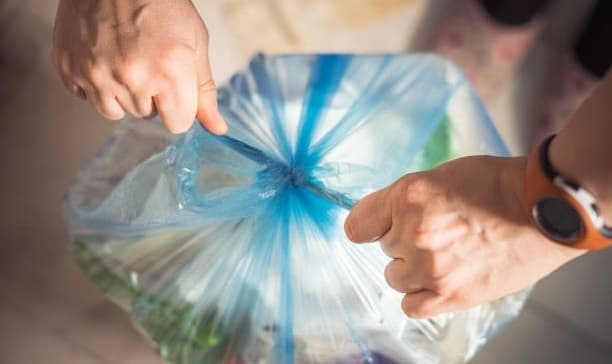 Administração de Pinhal reforça orientações para descarte correto do lixo