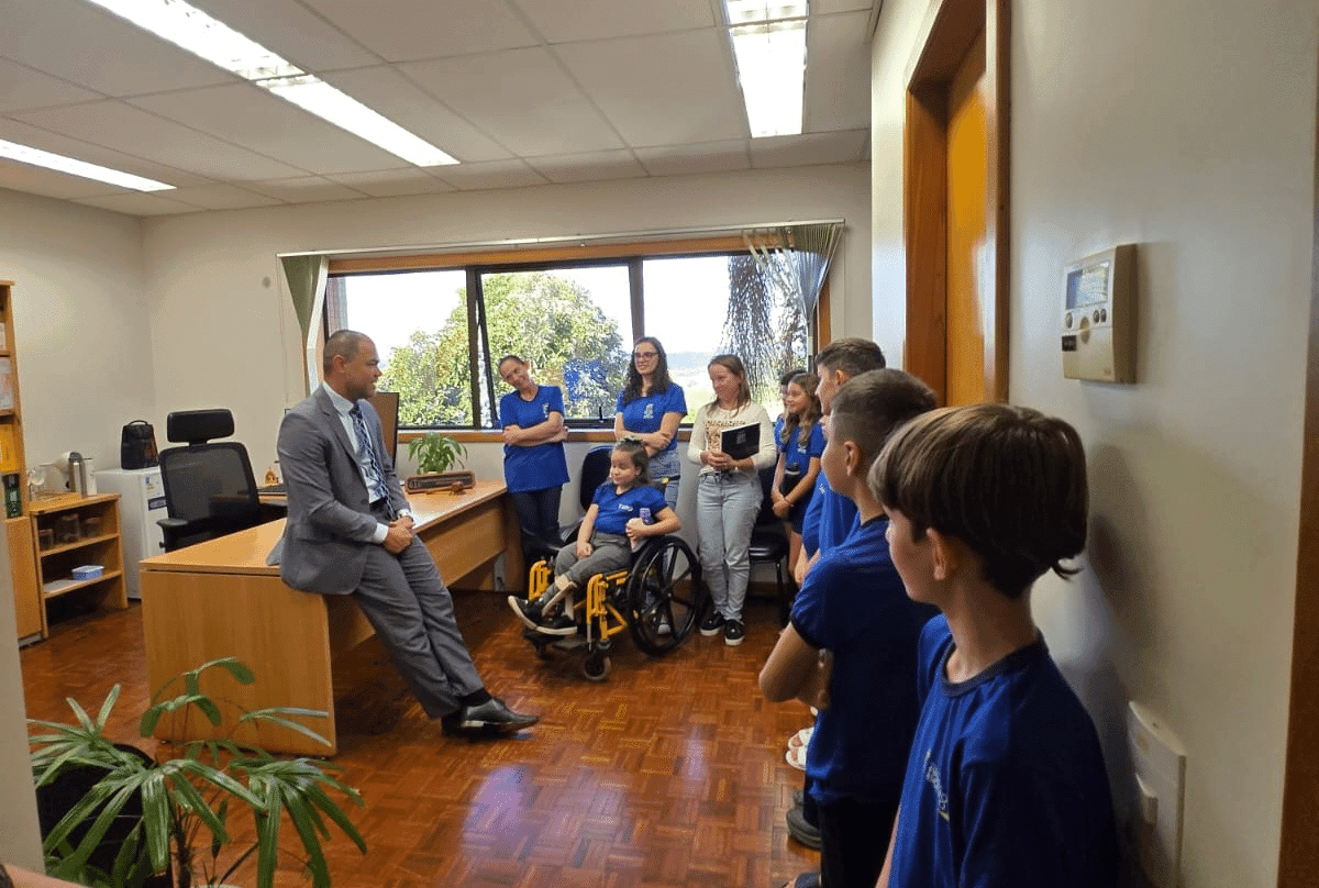 Alunos da rede municipal de Rodeio Bonito visitam o Fórum e conhecem o funcionamento do Judiciário